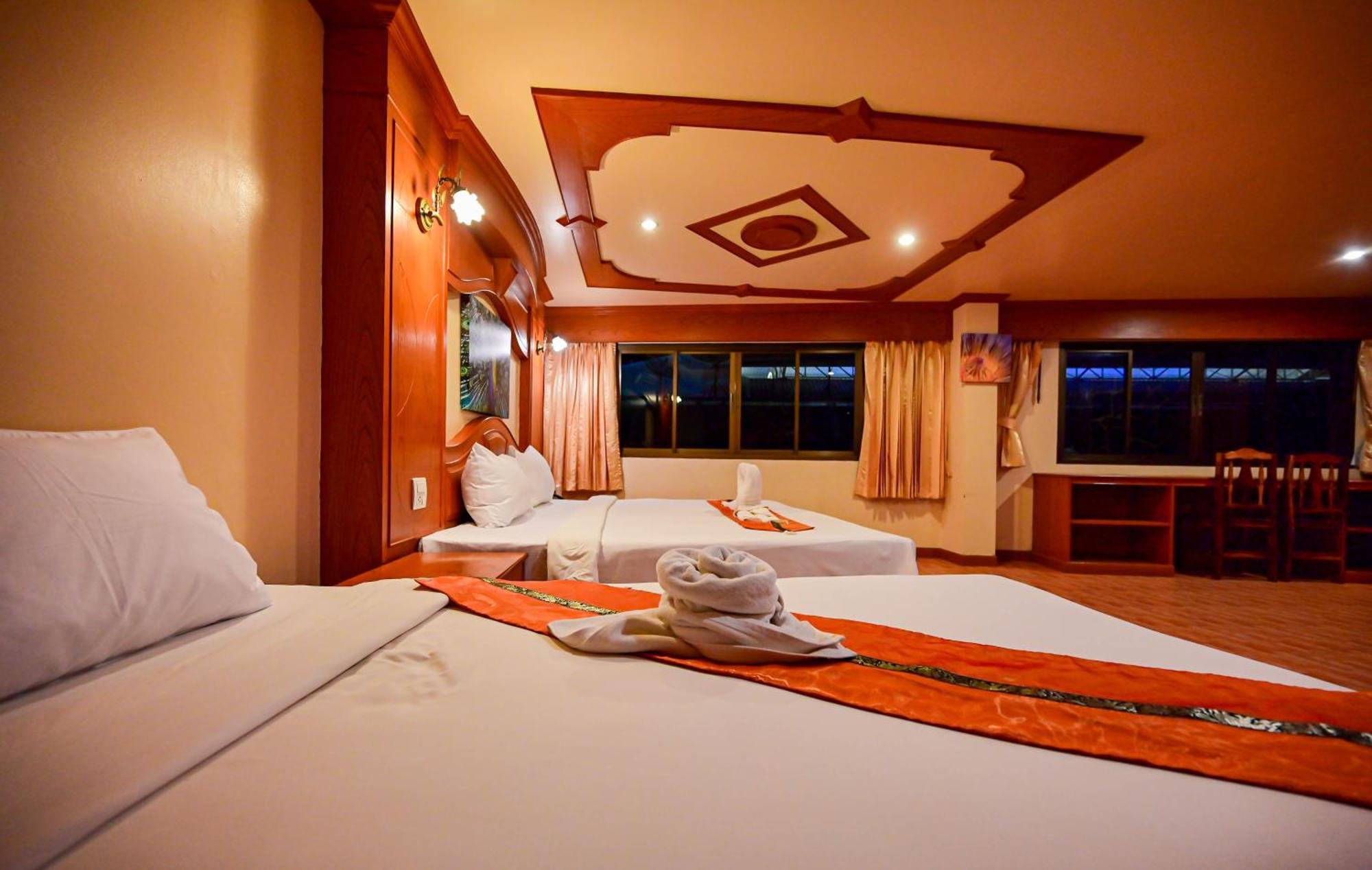Complex Hotel Patong Dış mekan fotoğraf